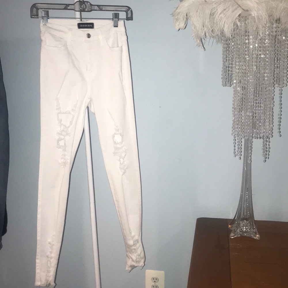 FASHION NOVA WHITE RIPPED JEANS